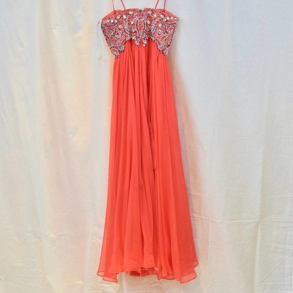 Jovani Evening/Prom/ Formal red with sequence maxi dress - Picture 4 of 5